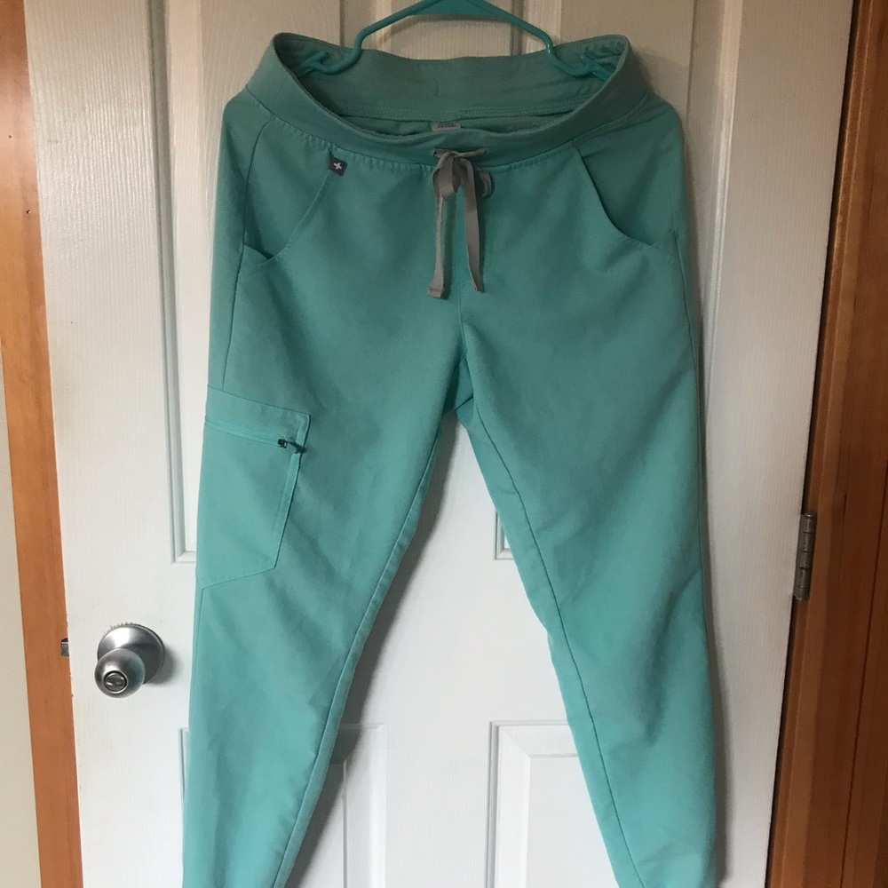 Figs scrub Zamora bottom and pocket top
